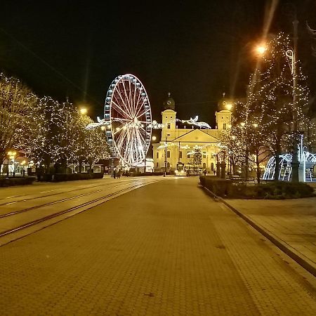 Green Island In The Downtown With Free Parking Debrecen Eksteriør bilde