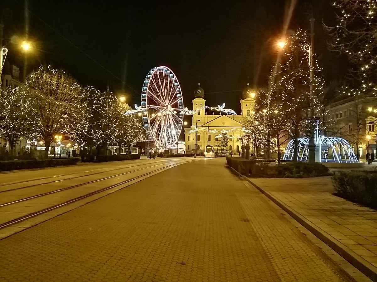 Green Island In The Downtown With Free Parking Debrecen Eksteriør bilde